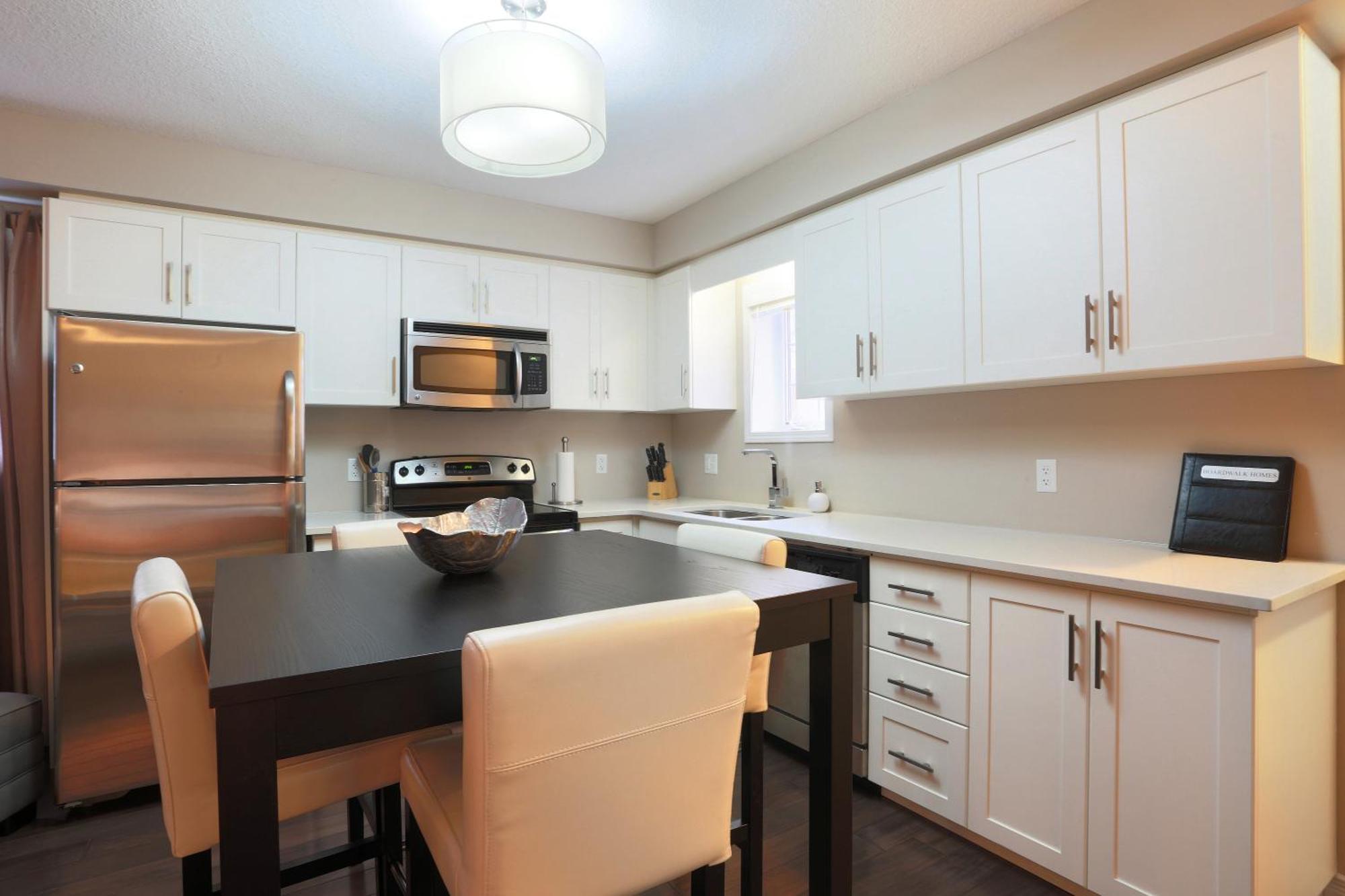 Boardwalk Homes - Vacation Homes & Executive Suites Китченер Экстерьер фото